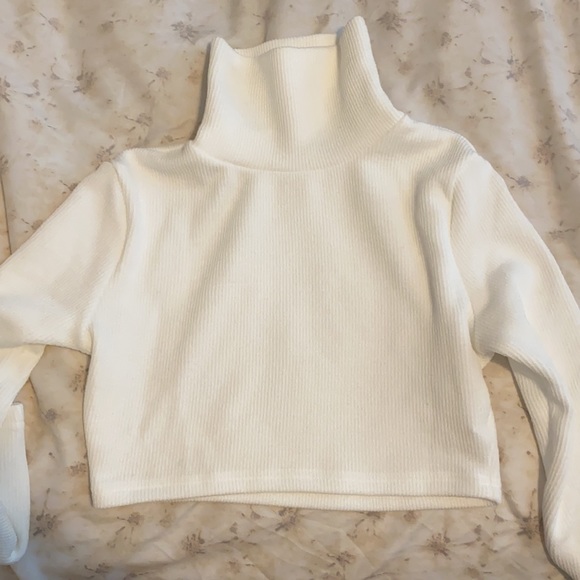 Turtle Neck Slim Crop Tee - Picture 4 of 4